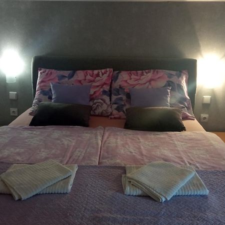 Apartman Vidovic Lägenhet Korenica Exteriör bild