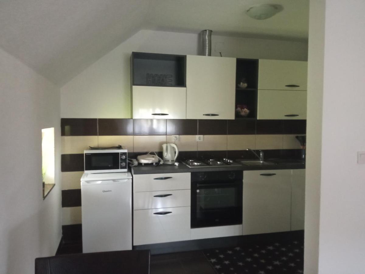 Apartman Vidovic Lägenhet Korenica Exteriör bild