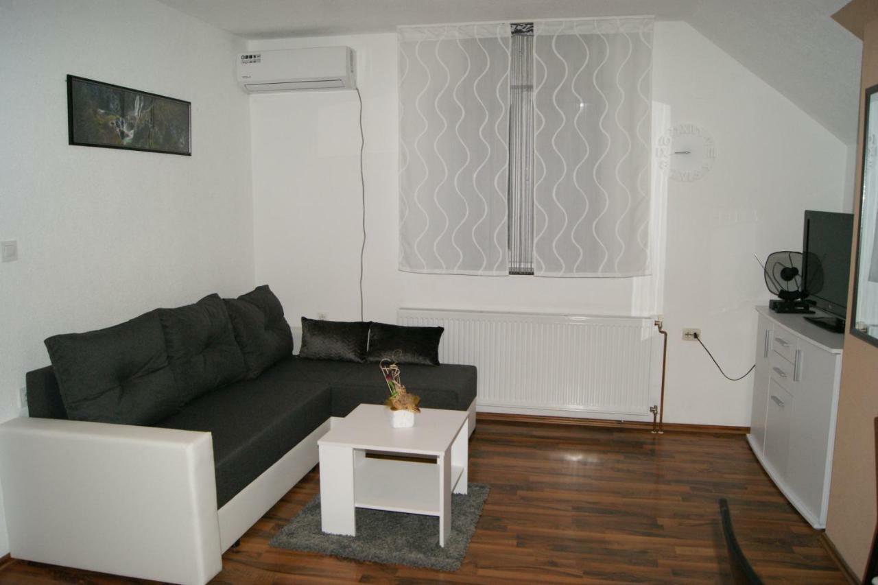 Apartman Vidovic Lägenhet Korenica Exteriör bild