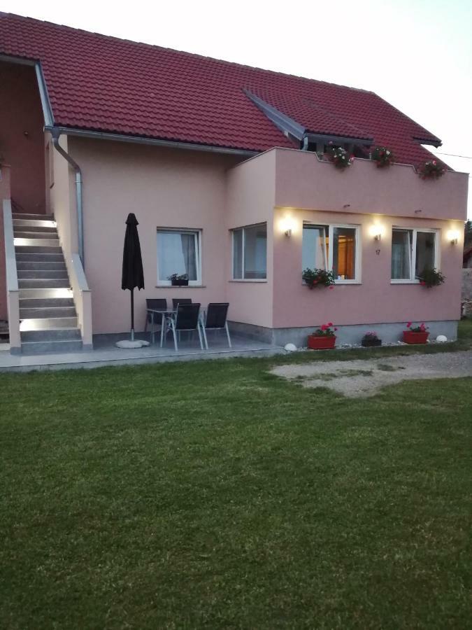 Apartman Vidovic Lägenhet Korenica Exteriör bild